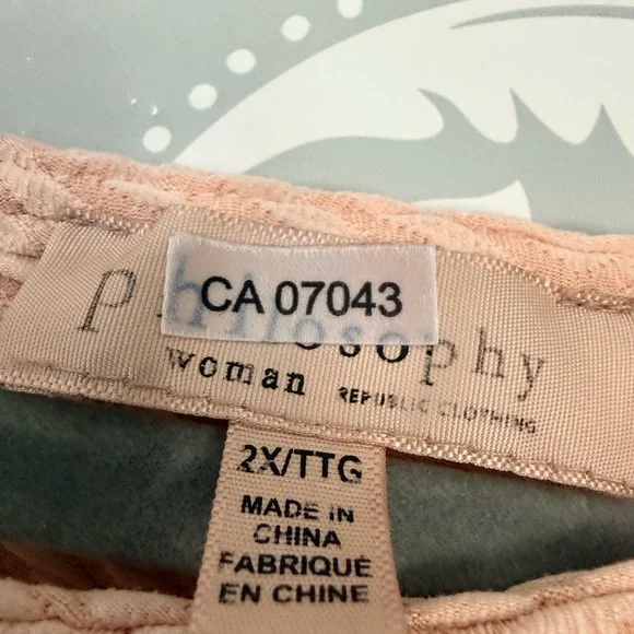 4/$25 •‎ Philosophy Raised Print Chevron Blush Top - Picture 3 of 3